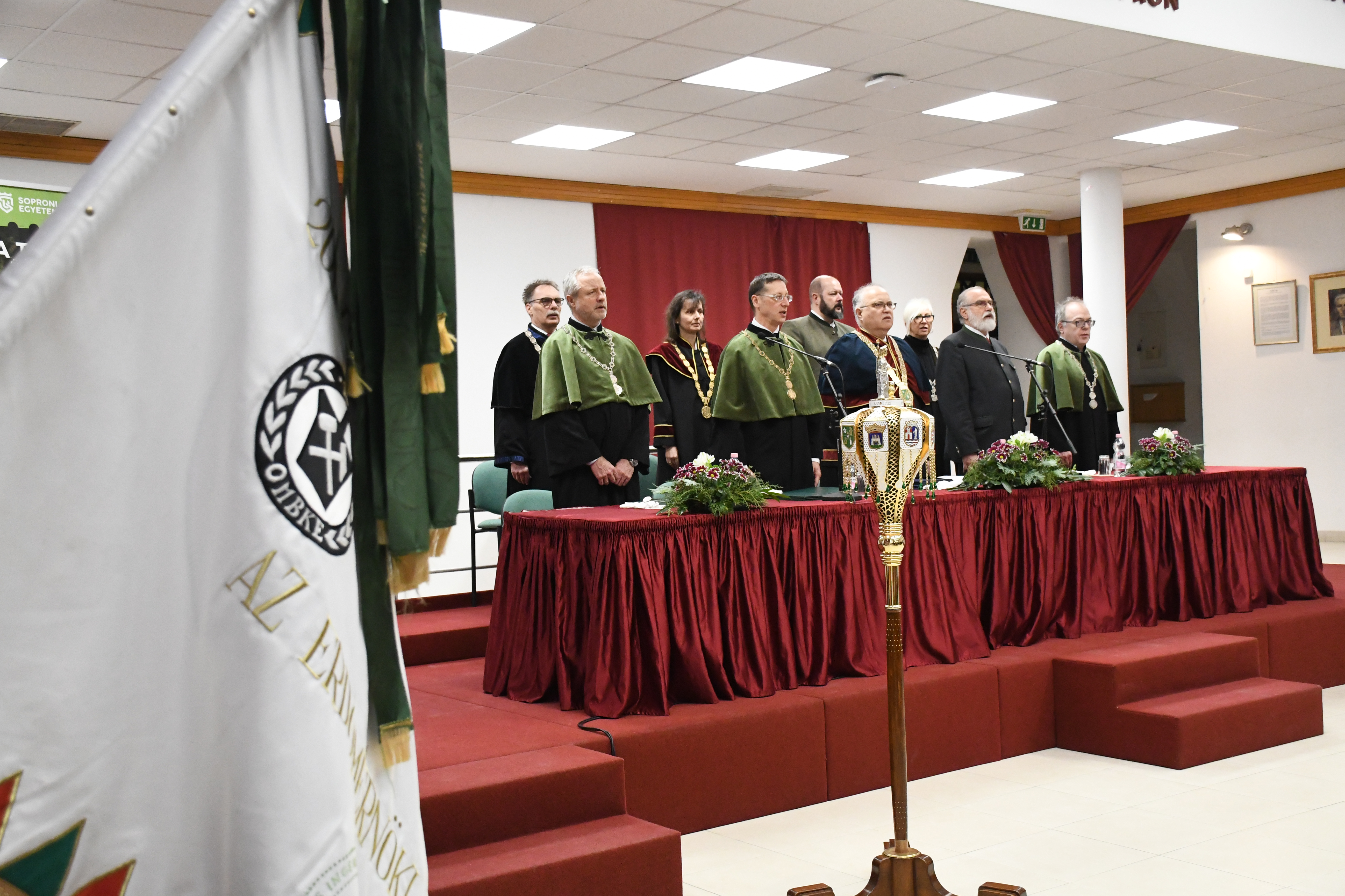 A tudomány és a terepi tapasztalat egysége – diplomaátadó ünnepség az Erdőmérnöki Karon