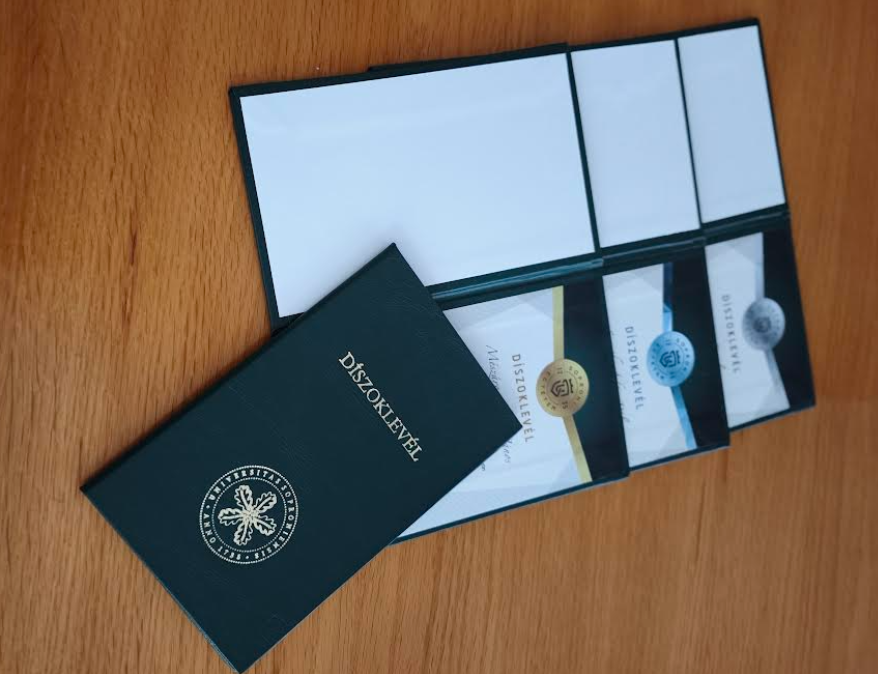 Tiszteletdiplomák és kari ösztöndíjak átadása Tiszteletdiplomák és kari ösztöndíjak átadása